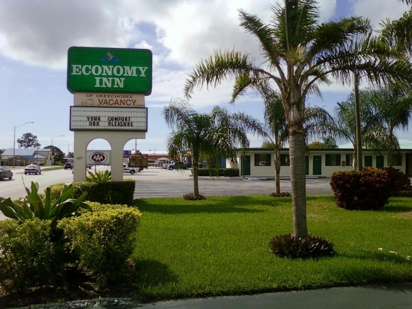 Economy Inn Okeechobee Exterior photo