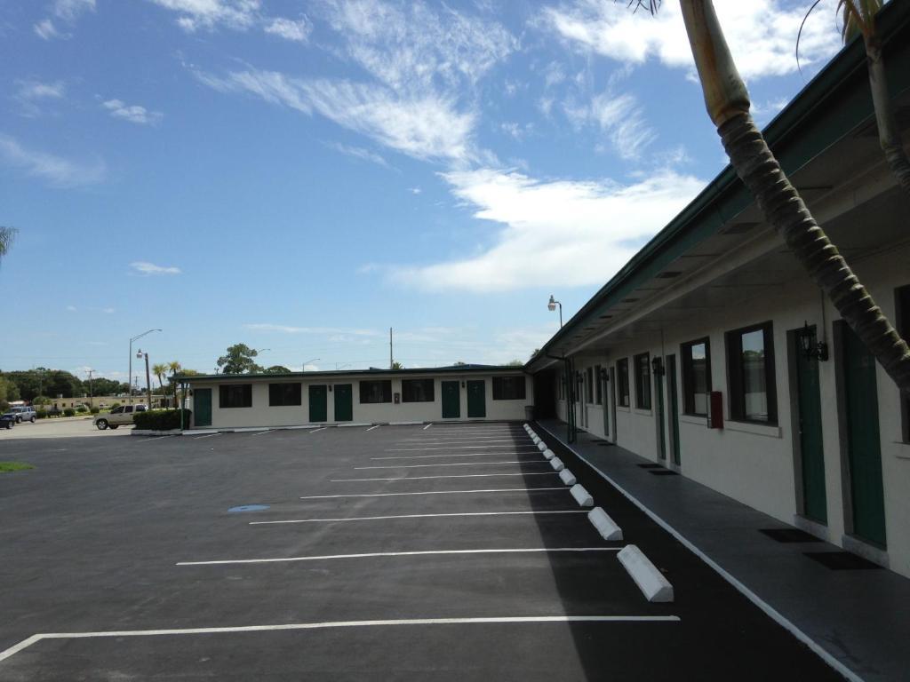 Economy Inn Okeechobee Exterior photo